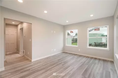 702 Myrtine St, Enumclaw, WA 98022 photo 5