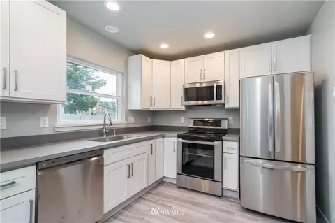 702 Myrtine St, Enumclaw, WA 98022 photo 8