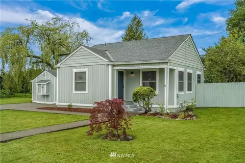 702 Myrtine St, Enumclaw, WA 98022 photo 2