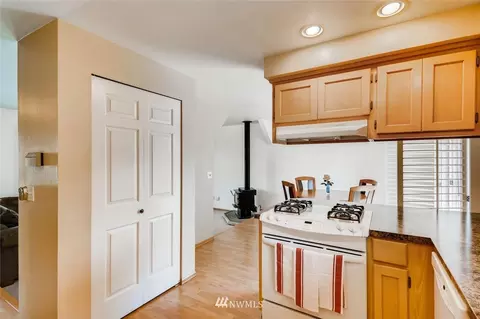 310 216th St SW, Bothell, WA 98021 photo 4