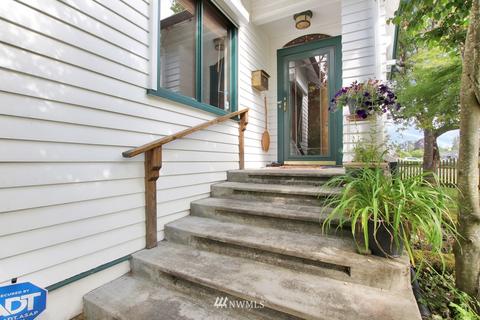 1104 Lafromboise St, Enumclaw, WA 98022 photo 2