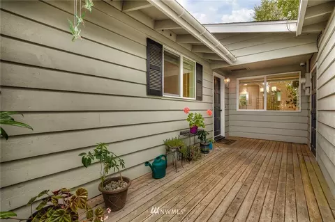 7484 Riverside Dr E, Sumner, WA 98390 photo 3