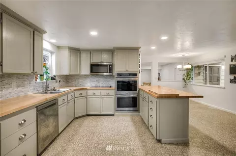 7484 Riverside Dr E, Sumner, WA 98390 photo 6