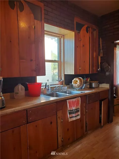 217 E 3rd St, Lind, WA 99341 photo 3
