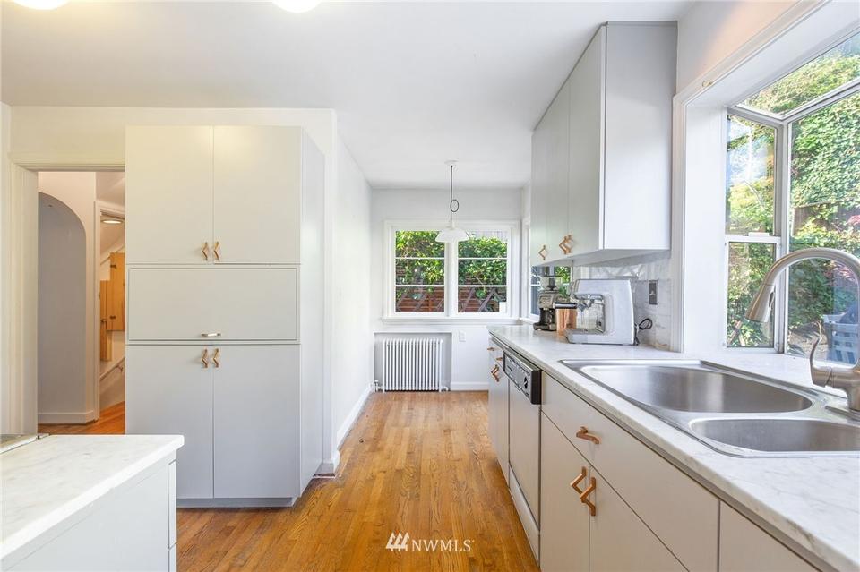  2516 12th Ave W, Seattle, WA 98119 photo 9
