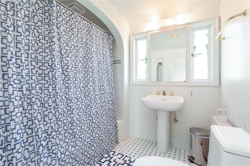 2516 12th Ave W, Seattle, WA 98119 photo 20