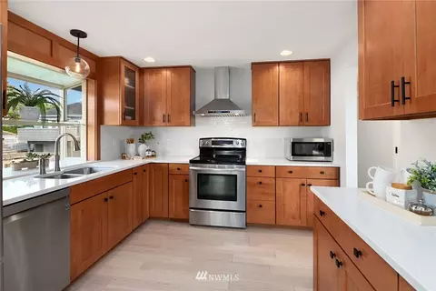 529 Pine St, Edmonds, WA 98020 photo 3