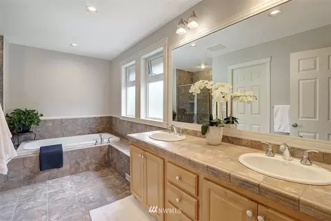 10818 NE 182nd Ct, Bothell, WA 98011 photo 14