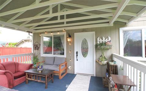 2027 Jensen St, Enumclaw, WA 98022 photo 2