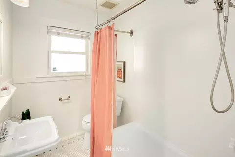 8003 Stroud Ave N, Seattle, WA 98103 photo 12