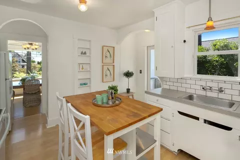 8003 Stroud Ave N, Seattle, WA 98103 photo 9