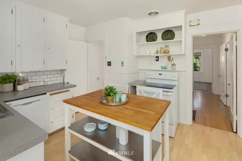 8003 Stroud Ave N, Seattle, WA 98103 photo 10