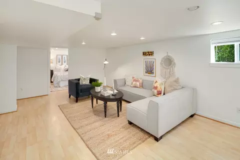 8003 Stroud Ave N, Seattle, WA 98103 photo 14
