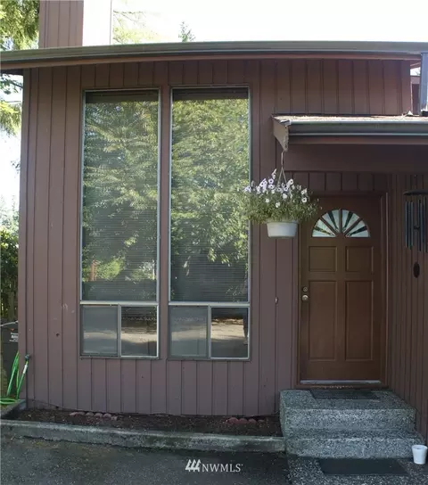 6920 Lower Ridge Rd, Everett, WA 98203 photo 2