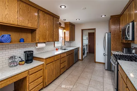 607 E 4th St, Nooksack, WA 98276 photo 8