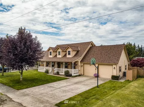 607 E 4th St, Nooksack, WA 98276 photo 1