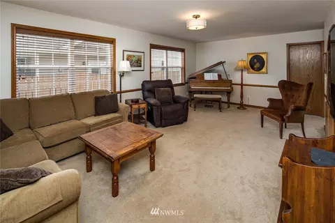 607 E 4th St, Nooksack, WA 98276 photo 5