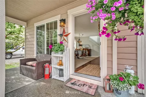 213 Bondgard Ave E, Enumclaw, WA 98022 photo 3