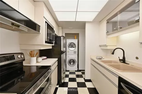 1301 Spring St #9-E, Seattle, WA 98104 photo 6