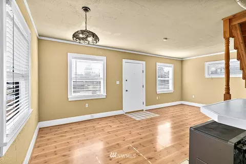 1105 Pioneer St, Enumclaw, WA 98022 photo 4