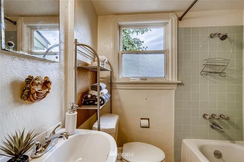 2514 E Spring St, Seattle, WA 98122 photo 17