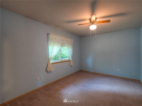 985 Tipsoo Loop N, Rainier, WA 98576 photo 17