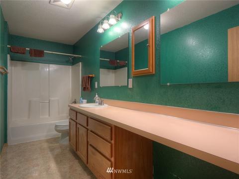 985 Tipsoo Loop N, Rainier, WA 98576 photo 11