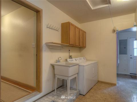 985 Tipsoo Loop N, Rainier, WA 98576 photo 10