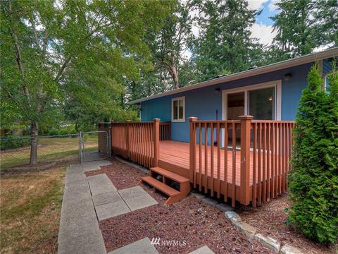 985 Tipsoo Loop N, Rainier, WA 98576 photo 4