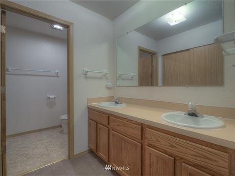 985 Tipsoo Loop N, Rainier, WA 98576 photo 18