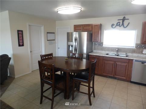 152 E Gum St, Connell, WA 99326 photo 2