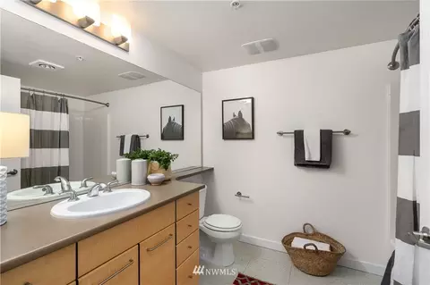 1420 E Pine St #E604, Seattle, WA 98122 photo 9