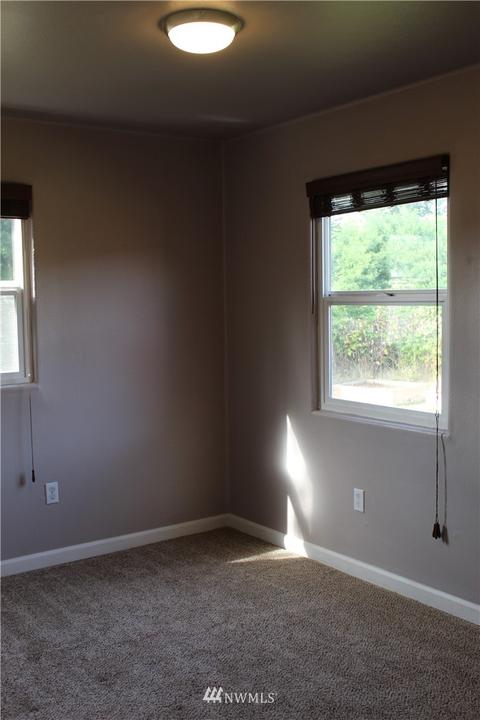 708 Washington Ave N, Orting, WA 98360 photo 10