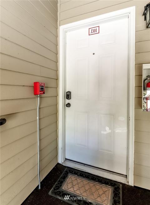 820 E Cady Apt J301 Rd, Everett, WA 98203 photo 3