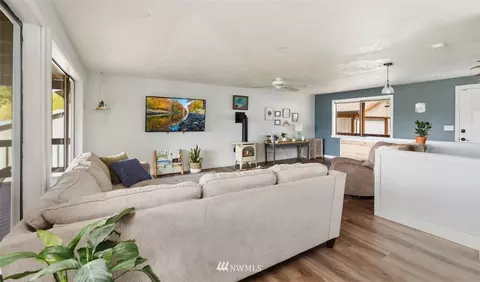 310 E Warren Dr, Union, WA 98592 photo 11