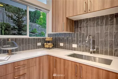 1735 27th Ave, Seattle, WA 98122 photo 7