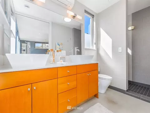 1820 E Howell St, Seattle, WA 98122 photo 14