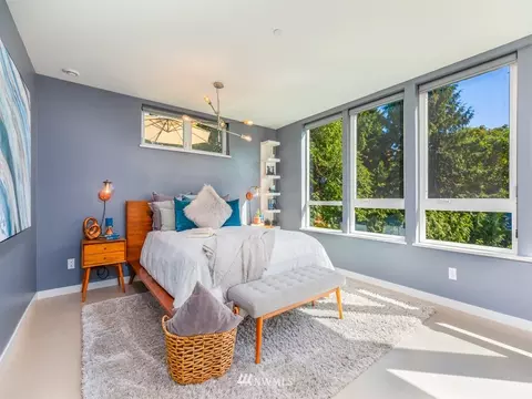1820 E Howell St, Seattle, WA 98122 photo 12