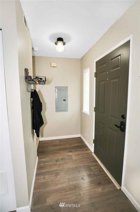 1043 E Broad St, Bremerton, WA 98310 photo 3