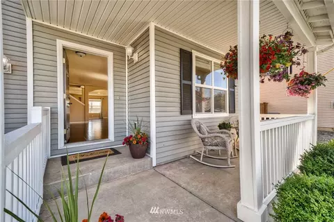 110 Silvernail St NE, Orting, WA 98360 photo 2