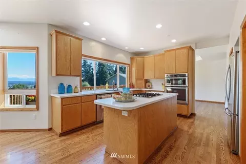 8310 Rim Dr, Everett, WA 98208 photo 6