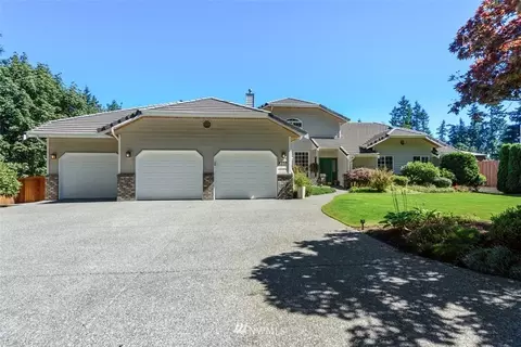 8310 Rim Dr, Everett, WA 98208 photo 2