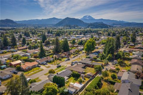1208 Loraine St, Enumclaw, WA 98022 photo 2