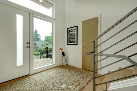 6831 19th Ave NE, Seattle, WA 98115 photo 2