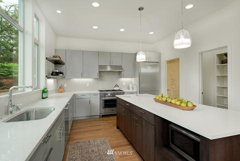 6831 19th Ave NE, Seattle, WA 98115 photo 9