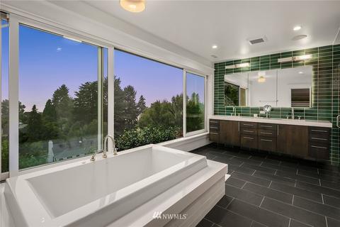 3323 W Laurelhurst Dr NE, Seattle, WA 98105 photo 16