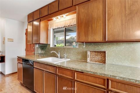 758 N 102nd St, Seattle, WA 98133 photo 9