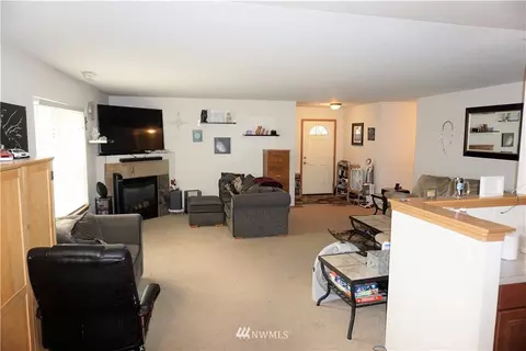 912 Daffodil Ave NE, Orting, WA 98360 photo 2