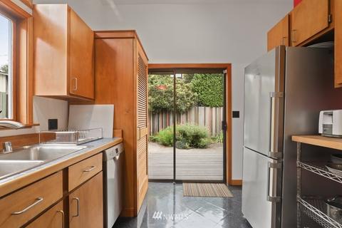 2104 E Thomas St, Seattle, WA 98112 photo 14