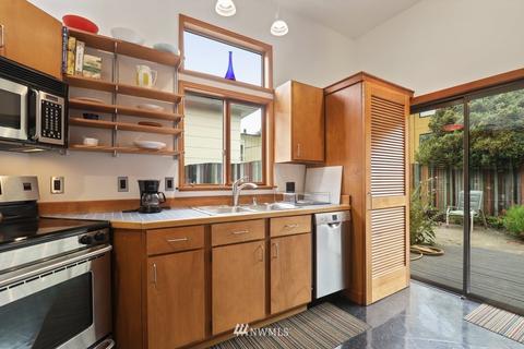 2104 E Thomas St, Seattle, WA 98112 photo 13
